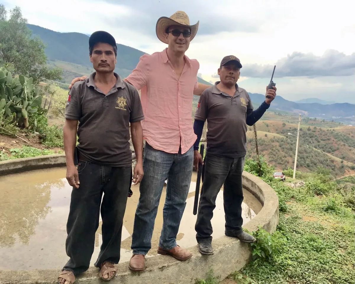 Read Spear with two autodefensas in Oaxaca